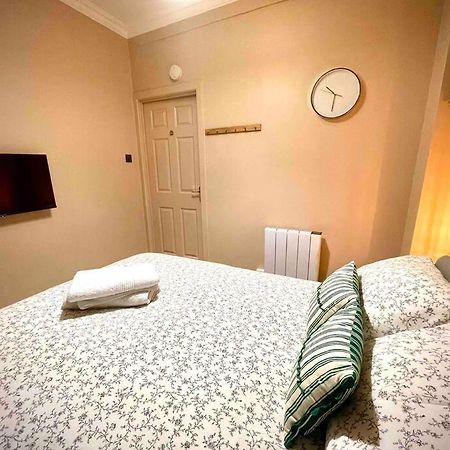 Newly Refurbished, Central Apartment With Permit Parking Bath Ngoại thất bức ảnh