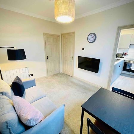 Newly Refurbished, Central Apartment With Permit Parking Bath Ngoại thất bức ảnh