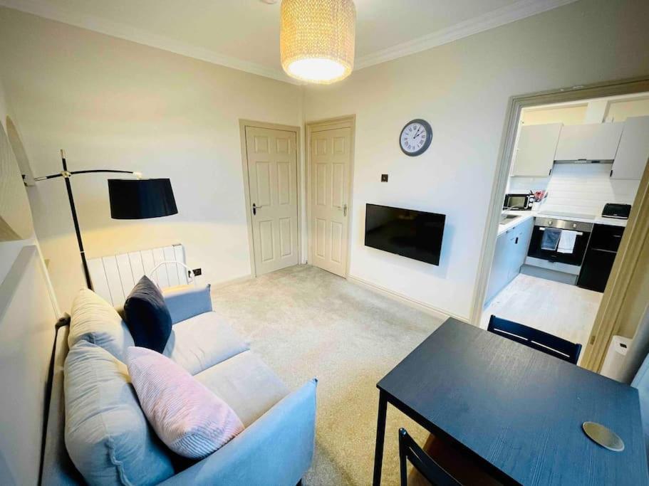 Newly Refurbished, Central Apartment With Permit Parking Bath Ngoại thất bức ảnh